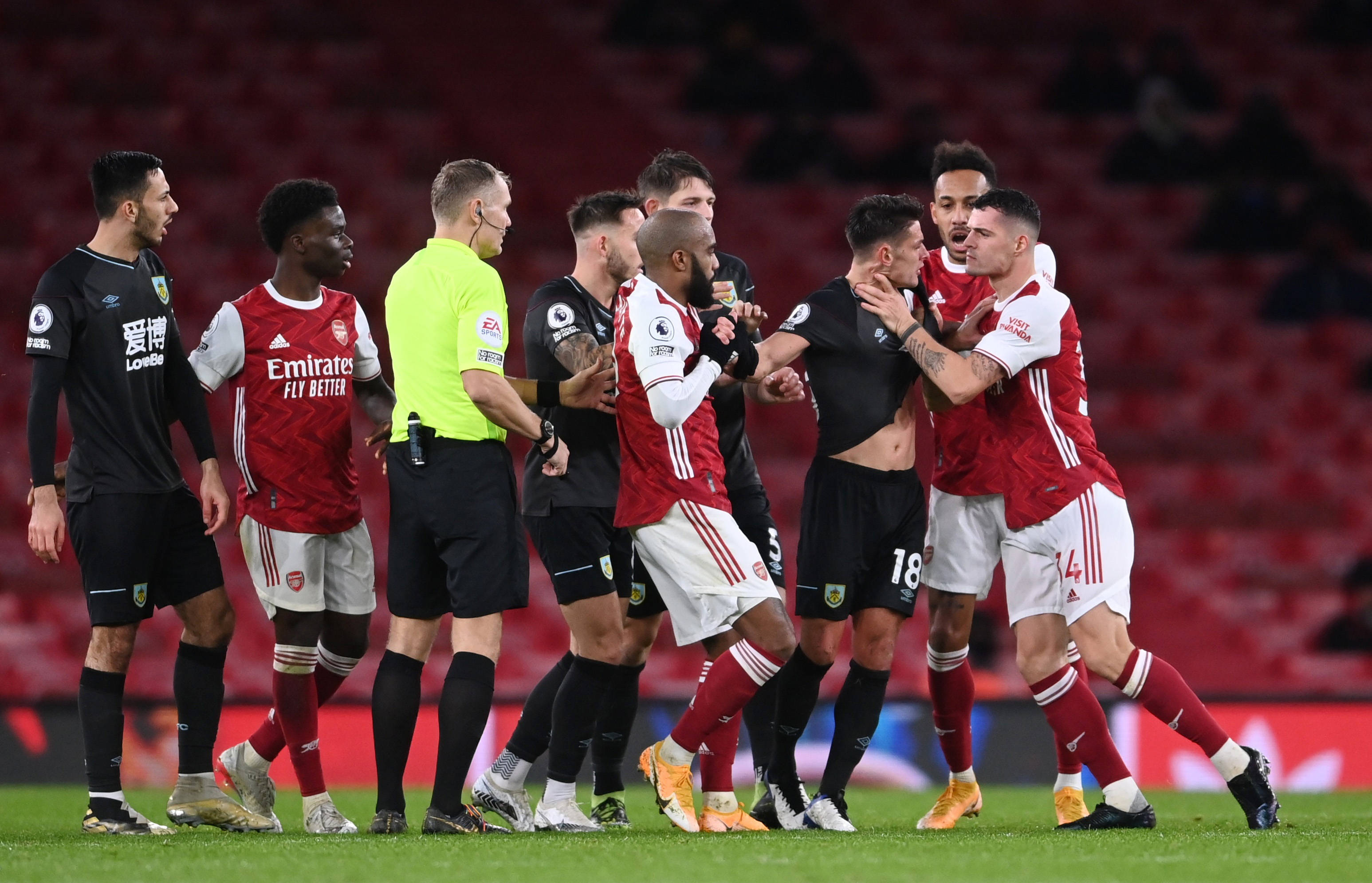 随后滚入洞 随后滚入洞